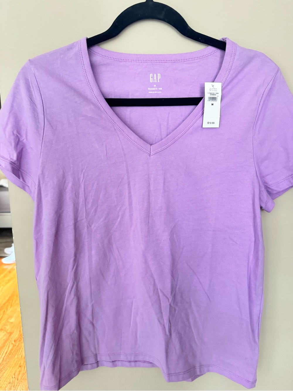 NWT GAP V-Neck Tee